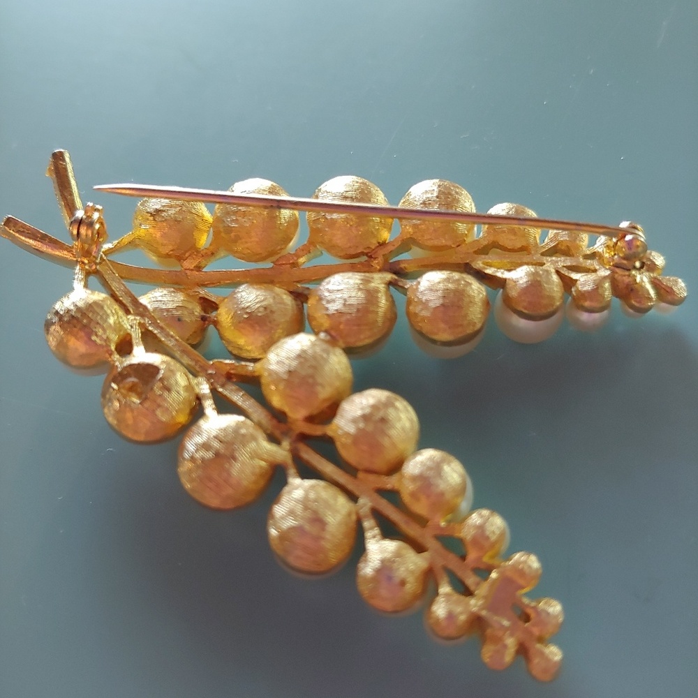 Vintage costume pearl leaf brooch - Picture 3 of 7